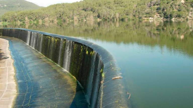 $!VIDEO: Cunit mira de reojo el desbordamiento del pantano del Foix