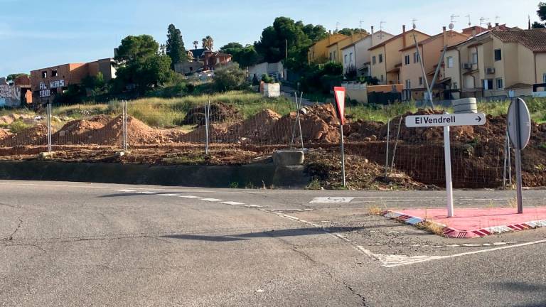 Terreno donde se urbanizará la Muntanyeta de El Vendrell con un área comercial de 30.000 m2. Foto:JMB