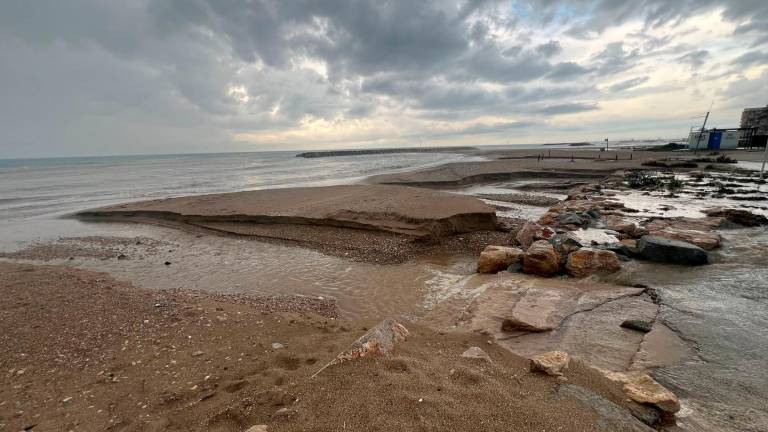 La playa de Calafell también ha sufrido daños con el paso de esta DANA. Foto: cedida