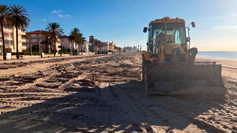 $!Dunas para intentar retener arena en las playas de Sant Salvador y Coma-ruga