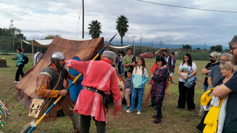 La visita guiada ofrece explicaciones, como la vestimenta. Foto: Àngel Juanpere