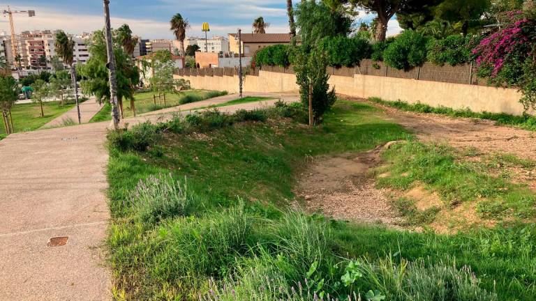 $!A lo largo del parque hay diferentes balsas de laminación para retener el agua y evacuarla pausadamente. FOTO: JMB