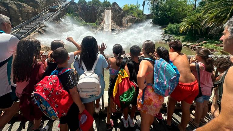 Clientes del parque observando una de las atracciones de agua. Foto: DT