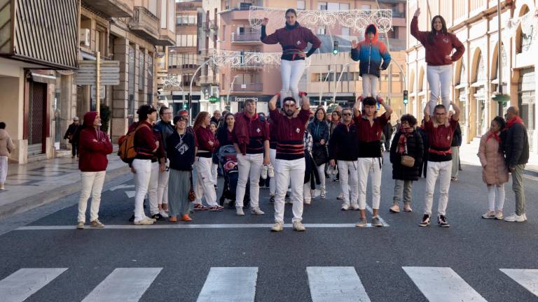 Els Castellers de Tortosa durant la caminada solidària. Foto: J. Revillas