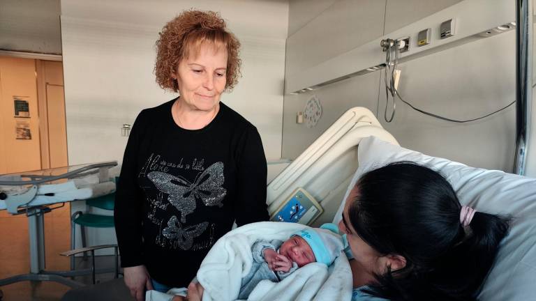 El pequeño Hugo junto a su madre, Cristina. Foto: Cedida