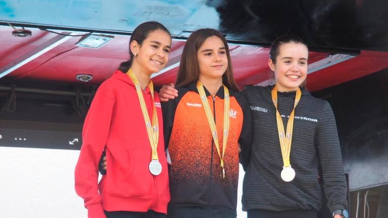 Marta Gutiérrez, del FACVAC Valls, en el centro, se llevó la victoria en la categoría sub-16 femenina. Foto: Cedida