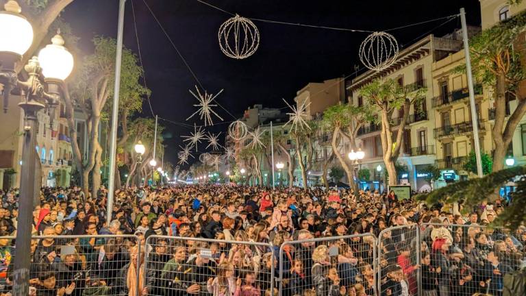 La gente disfrutando de la fiesta en la Ramba Nova. Foto. Álvaro Rodríguez.