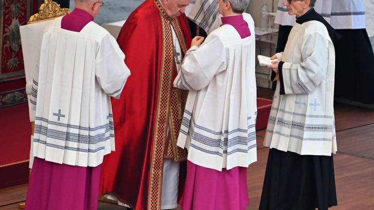 Los trabajadores de la Santa Sede pudieron pedir permiso para acudir o escuchar la misa. Foto: EFE
