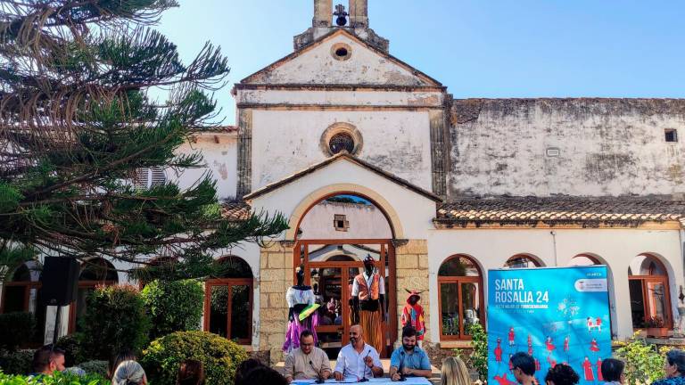 La presentación ha tenido lugar en el claustro de la Fundació Pere Badia. Foto: Genís A. M.