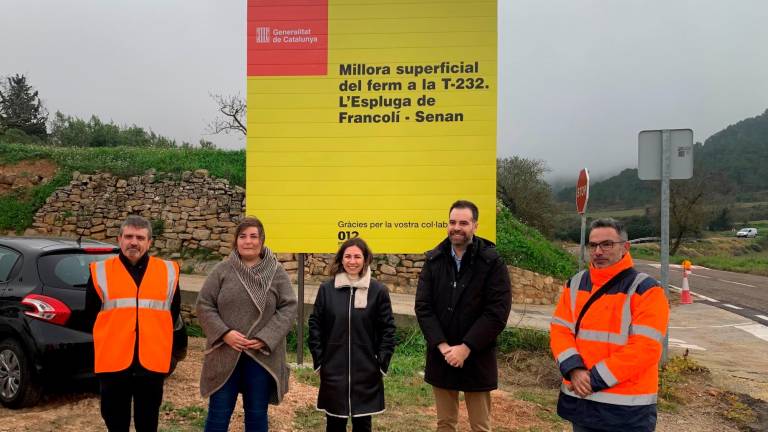 La delegada del Govern, acompanyada de l’alcaldessa de Senan; l’alcalde de l’Espluga de Francolí, i el director territorial del Departament de Territori