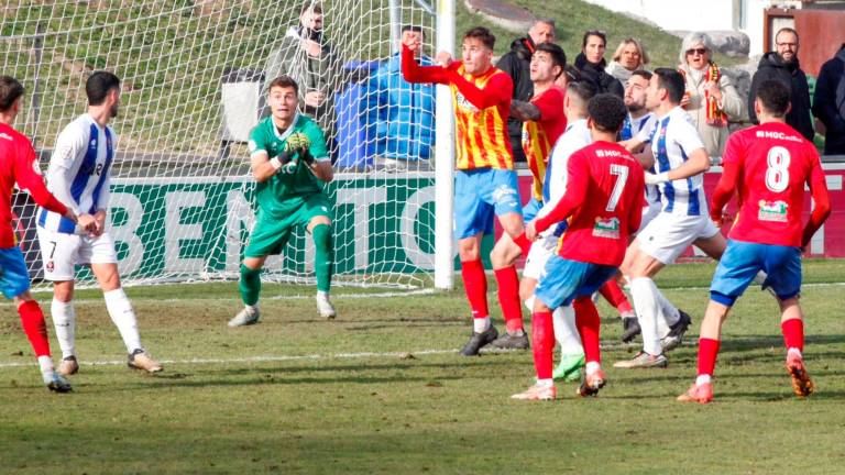 La jugada a balón parado que terminó con la racha del Reus FC Reddis. foto: ue tona