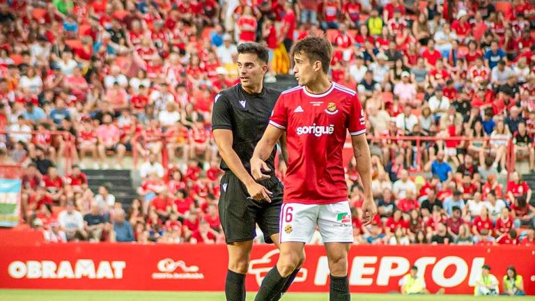 Eder Mallo junto al futbolista del Nàstic Ander Gorostidi durante el fatídico Nàstic-Málaga. Foto: Nàstic