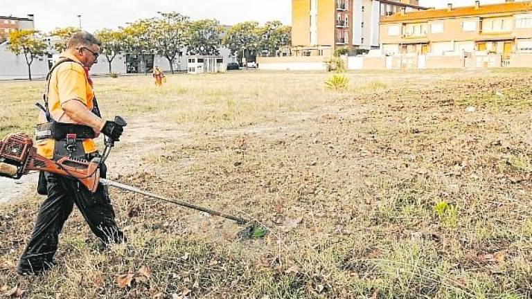 Una treintena de trabajadores desembarcaron ayer en Parc Riu Clar. Fotos: Àngel Ullate