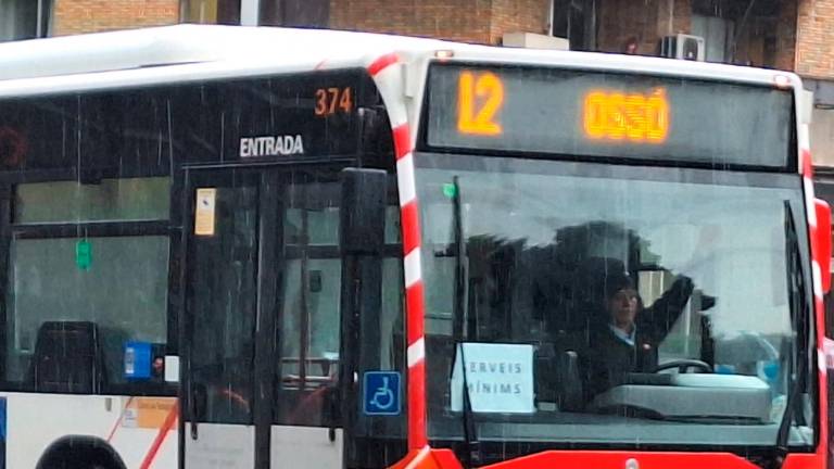 $!Un autobús de Tarragona, con servicios mínimos. Foto: Norián Muñoz