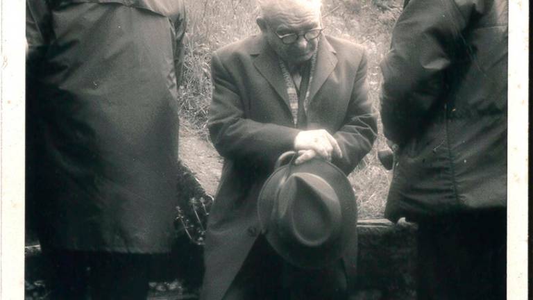 $!Joan Tarragó en la ‘Escalera de la Muerte’ de Mauthausen. La visita corresponde al año 1965. FOTO: F.B.