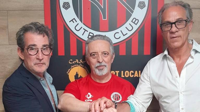 El presidente de la entidad, el ya exentrenador, Manuel Salado, y un directivo del club. Foto: C. F. Reus RN