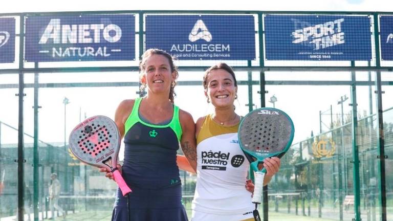 Cristina Rodríguez y Eva Vives. foto: FEDERACIÓ CATALANA DE PÀDEL