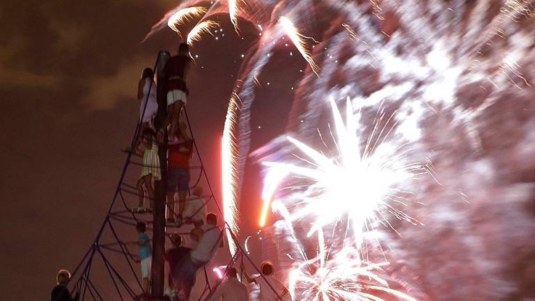 Los fuegos artificiales son uno de los grandes atractivos de las Nits Daurades de Salou. foto: pere ferré