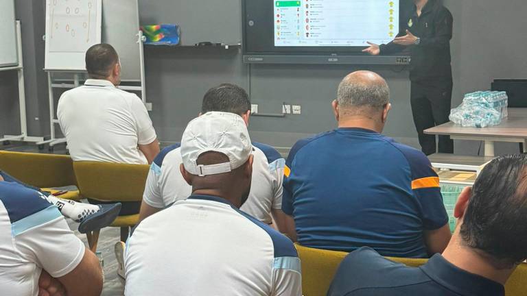 Gerard Nus con pasado en el Brighton, Liverpool y la selección de Grecia durante una de las primeras sesiones como director de cantera del Al-Gharafa de Catar. FOTO: cedida