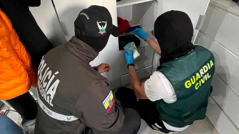 $!Registro de los agentes en la vivienda de este delincuente. Foto: Guardia Civil