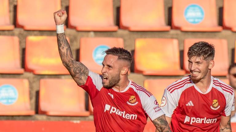 Marc Fernández celebrasu gol en el Nou Estadi.FOTO: Nàstic