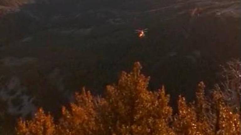 Uno de los dos helicópteros activados para este suceso. Foto: Bombers