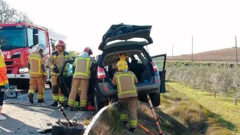 $!Accidente múltiple en Tarragona: dos coches y un camión cortan una carretera en La Conca de Barberà