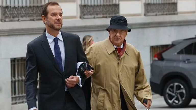 El exembajador de España en Venezuela Raúl Morodo a su llegada a la Audiencia Nacional en octubre de este año. Foto: EFE