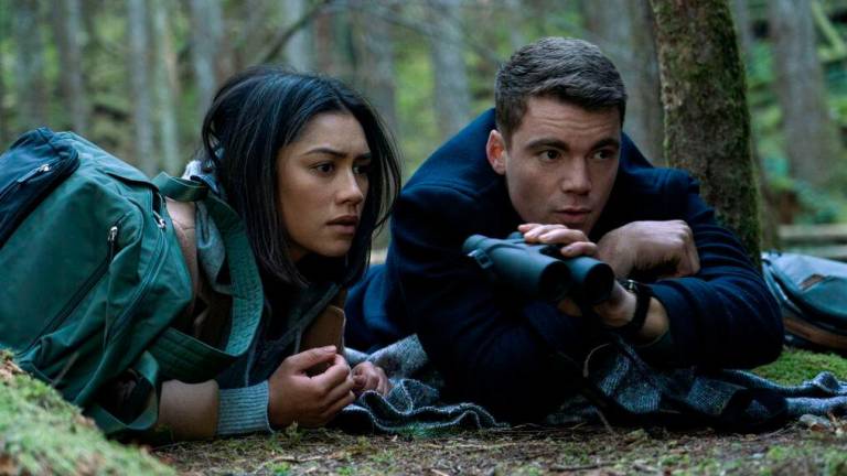 $!Rose Larkin y Gabriel Basso, protagonizan El agente nocturno. Foto: Netflix