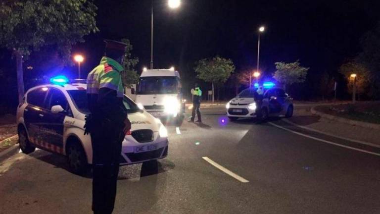 Imagen de archivo de un control policial en Cambrils entre Mossos y Policía Local. Foto: DT