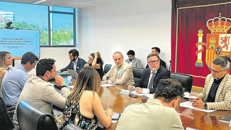 $!Reunión en la subdelegación, con la Generalitat, los alcaldes y la Diputació. foto: dt