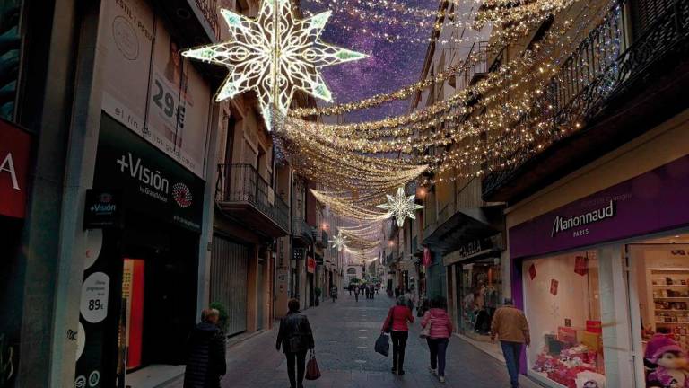 Imagen virtual de cómo será la iluminación de las calles Llovera y Monterols, con cortinas de luces y estrellas. FOTO: Cedida