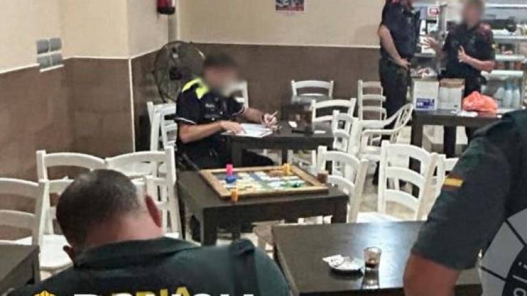 $!El operativo se ha realizado en diversos locales. FOTO: POLICIA LOCAL VENDRELL