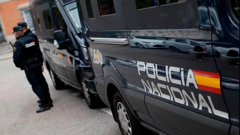 Unas 21 horas después de marcharse de casa dejando a sus hijos, sobre las 19:00 horas de la tarde del lunes, la madre telefoneó a la Policía Local de Málaga para preguntar por ellos. Foto: EFE