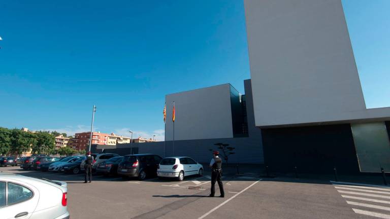Los detenidos se encuentran en la comisaría de Tortosa. Foto: Joan Revillas/DT