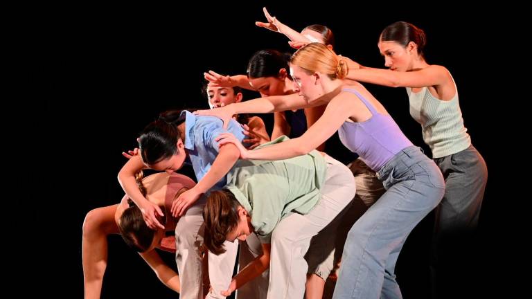 Les intèrprets d’‘El que som’ ahir al vespre al Teatre Bartrina. foto: alfredo gonzález