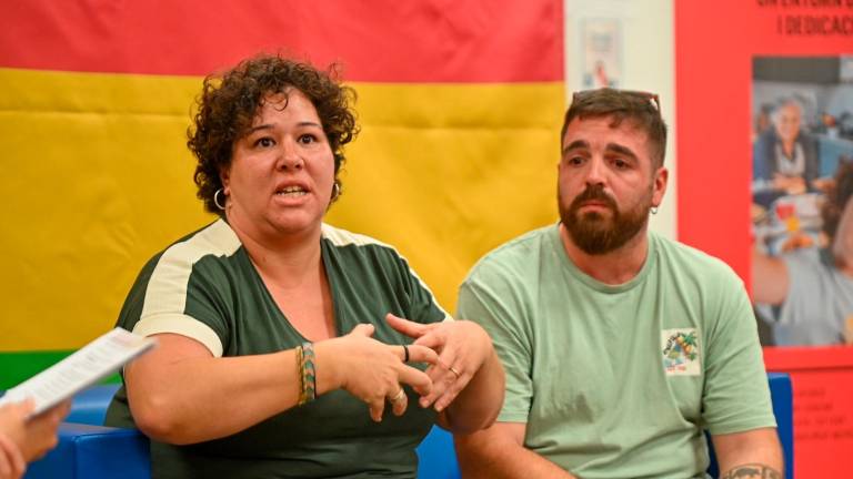 Ana y Javi explican su experiencia como familia acogedora y la «oportunidad que supone». Foto: Pere Ferré