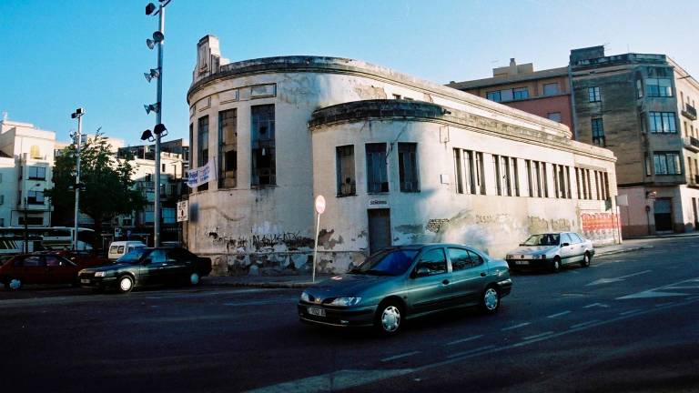 Estat del mercat del peix a principis dels anys 2000, fins que un grup d’empresaris hi va actuar. Foto: J. Revillas