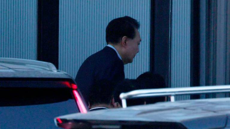 El presidente de Corea del Sur, Yoon Suk Yeol, llega para ser interrogado después de su arresto en el edificio de la Oficina de Investigación de la Corrupción para Funcionarios de Alto Rango. Foto: EFE