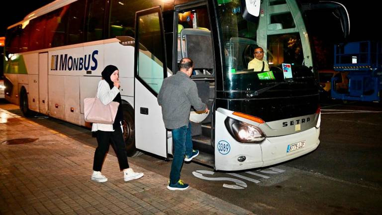 La estación de tren de Reus se ha preparado para recibir a los buses reservando espacio de parada y giro. Foto: Alfredo González