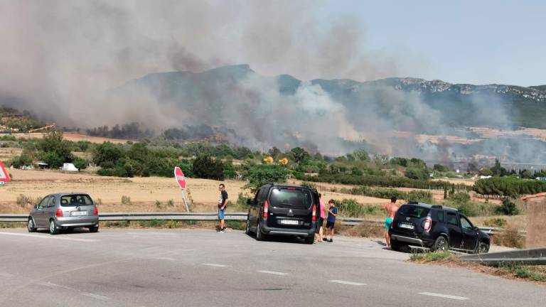 $!El incendio visto desde Montblanc. Foto: Àngel Juanpere