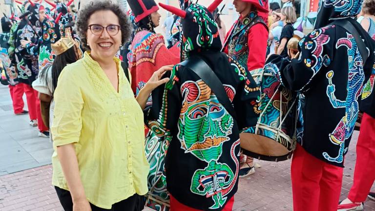 $!El Ball de Diables luce a ilustres de El Vendrell en sus nuevos trajes