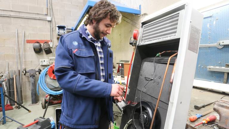 Reparaci&oacute;n de un equipo de fr&iacute;o industrial en las instalaciones de Termo-Watt en Valls. Foto: Alba Marin&eacute;