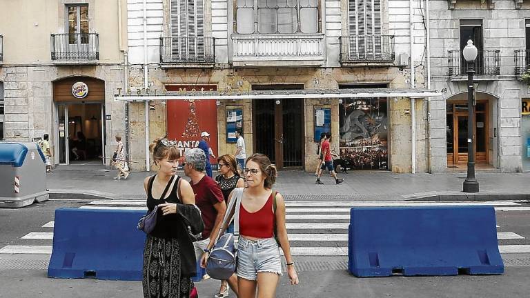 Imagen del pasado viernes del edificio del Teatre Metropol, en el número 46 de la Rambla Nova. Foto: Pere Ferré