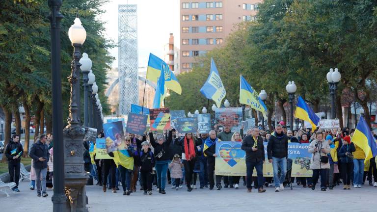 Marcha de los ucranianos residentes en la demarcación del pasado mes de febrero. Foto: Pere Ferré