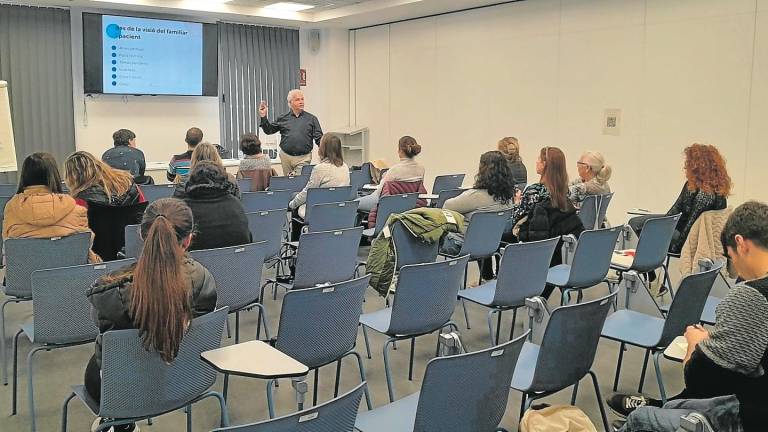 Sessió d’un dels cursos que la Fundació Mémora ofereix als professionals. Foto: cedida