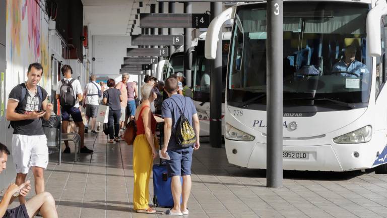 Los buses directos salen de la estación de Battestini. Foto: Pere Ferré