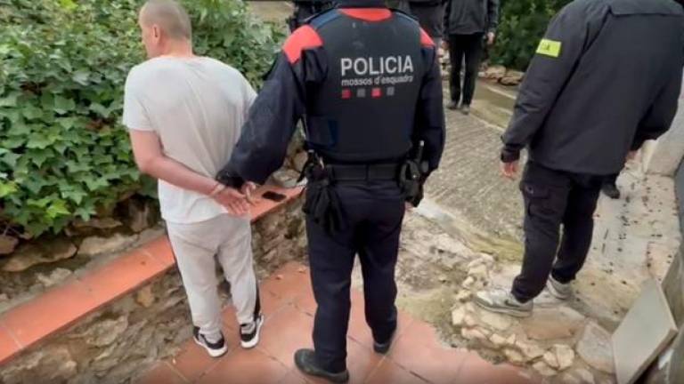 $!Los Mossos detuvieron aun individuo.