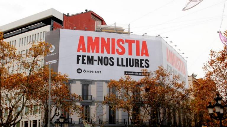 Imagen de un cartel pidiendo la amnistía en diciembre de 2020. Foto: Òmnium