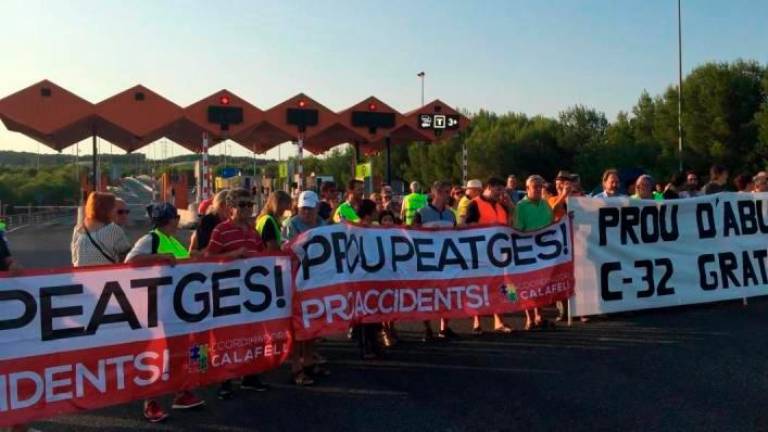 $!Una manifestación contra los peajes en le C-32.